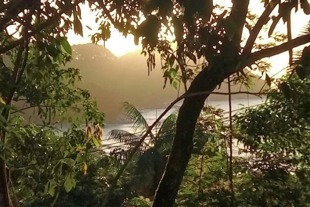 Altar Da Praia Vermelha 180° De Vista Para O Mar 우바투바 외부 사진